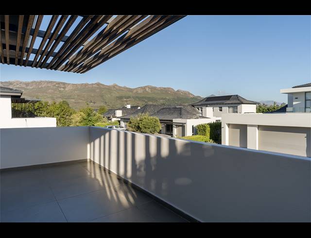 5 BEDROOM HOUSE FOR SALE IN PEARL VALLEY GOLF & COUNTRY ESTATE